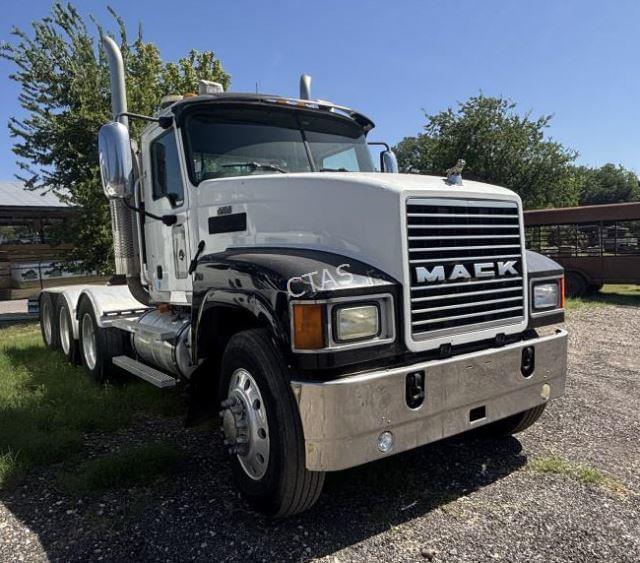 Image of Mack CL733 equipment image 2