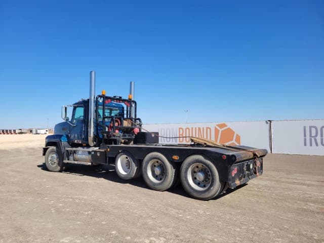 Image of Mack CL733 equipment image 2