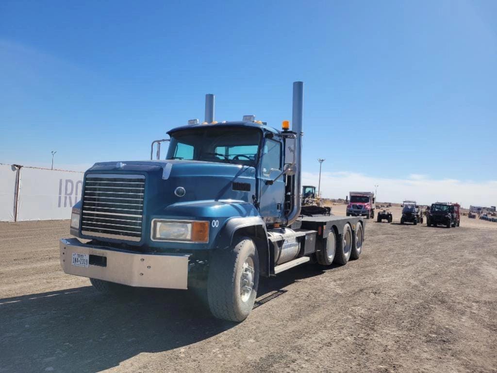 2006 Mack CL733 Equipment Image0
