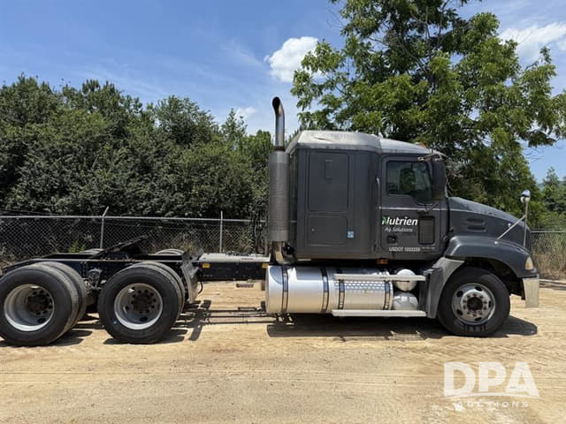 Image of Mack CXN613 equipment image 2