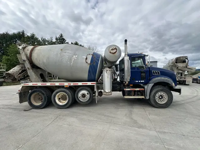 Image of Mack CT713 equipment image 4