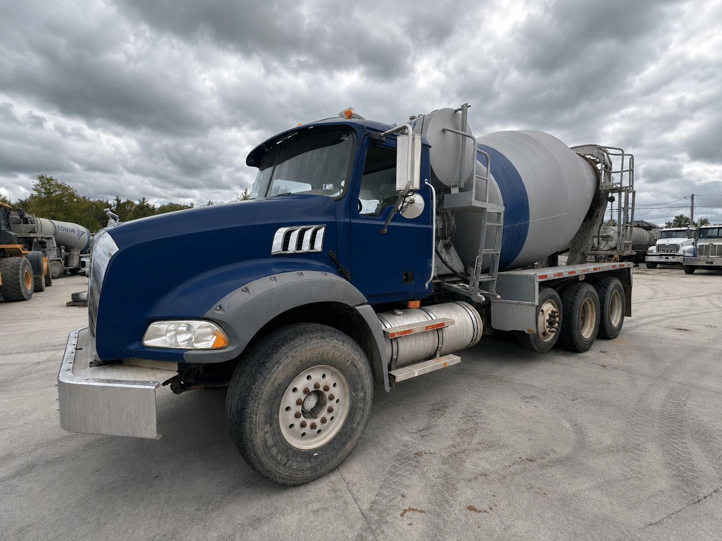 2006 Mack CT713 Equipment Image0