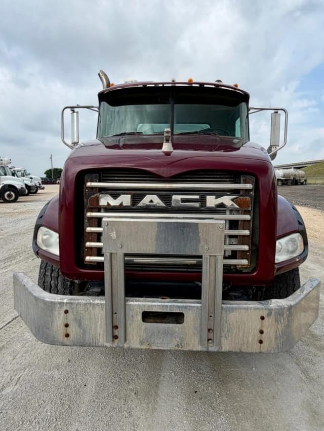 Image of Mack CT713 equipment image 1