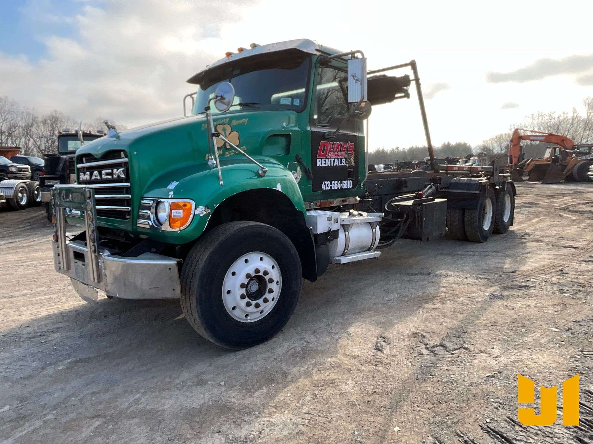 2006 Mack CV713 Equipment Image0