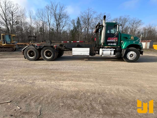 Image of Mack CV713 equipment image 2