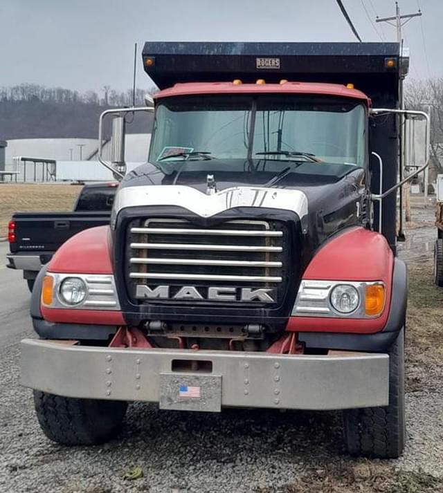Image of Mack CV713 equipment image 2