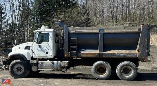 Image of Mack CV713 equipment image 2