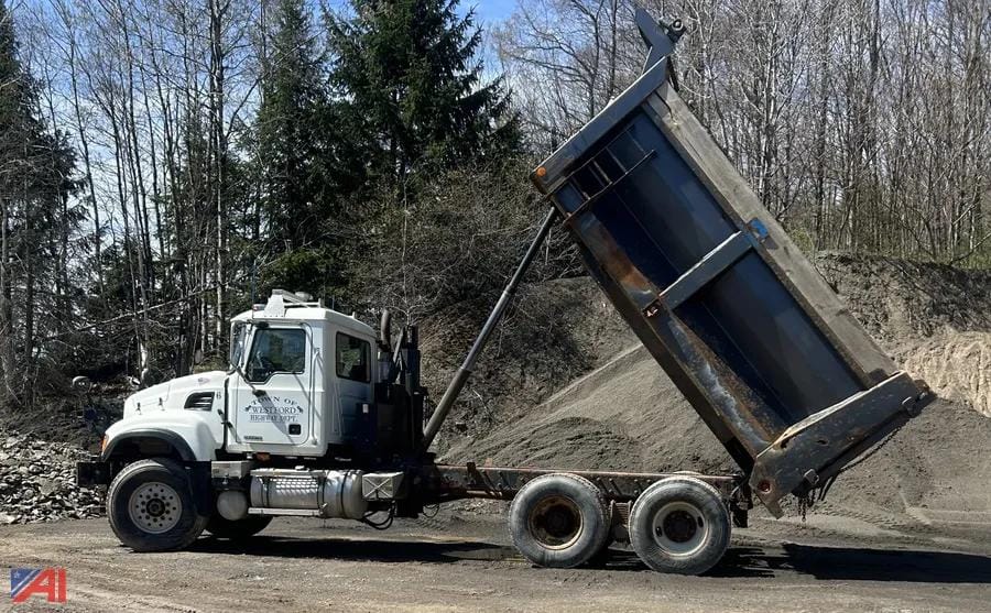 2006 Mack CV713 Equipment Image0