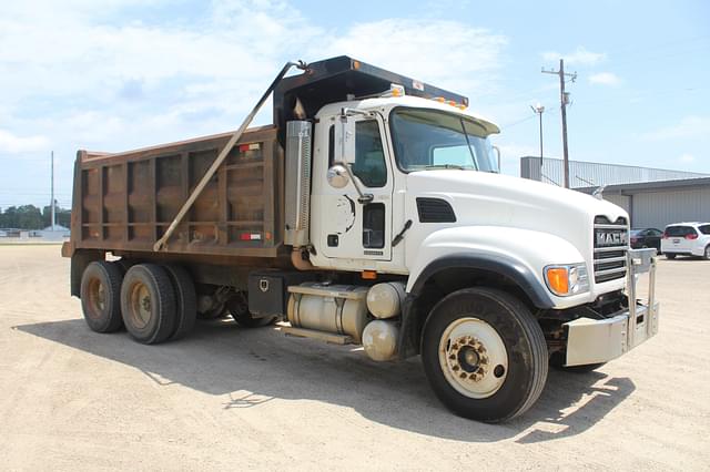 Image of Mack CV713 equipment image 1