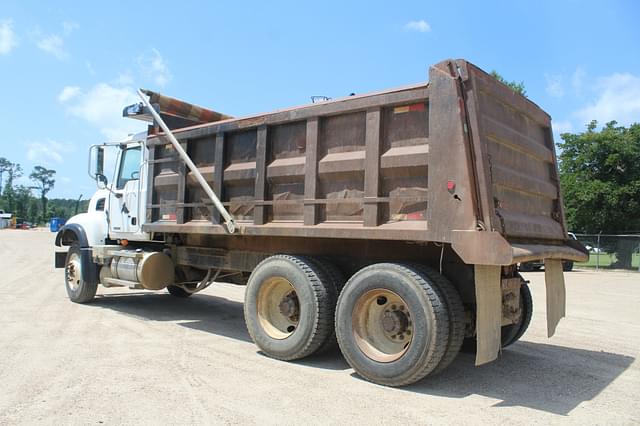 Image of Mack CV713 equipment image 3