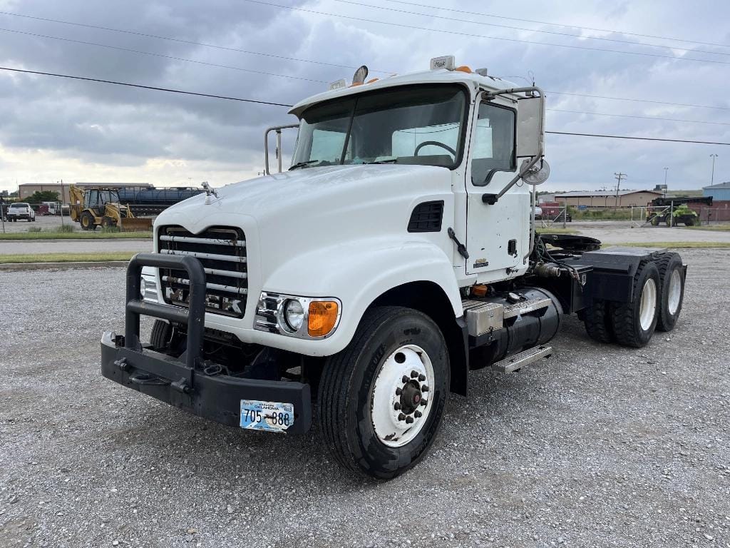 Main image Mack CV713