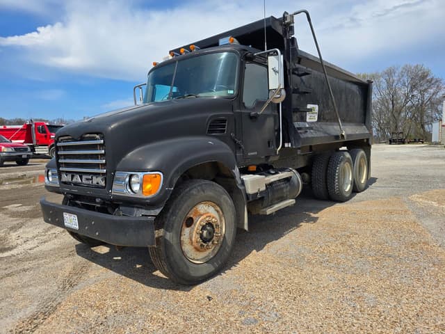 Image of Mack Granite CV713 equipment image 1