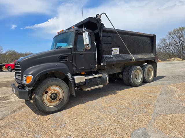 Image of Mack Granite CV713 equipment image 2