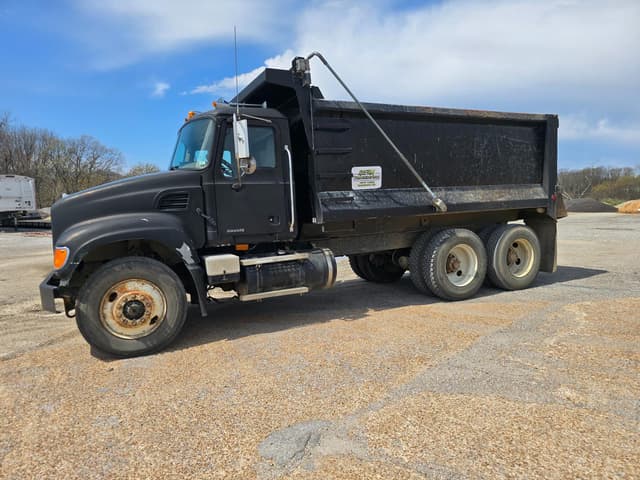 Image of Mack Granite CV713 equipment image 3