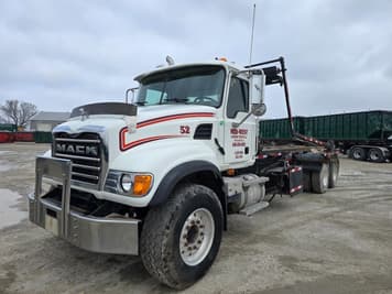 Main image Mack CV713