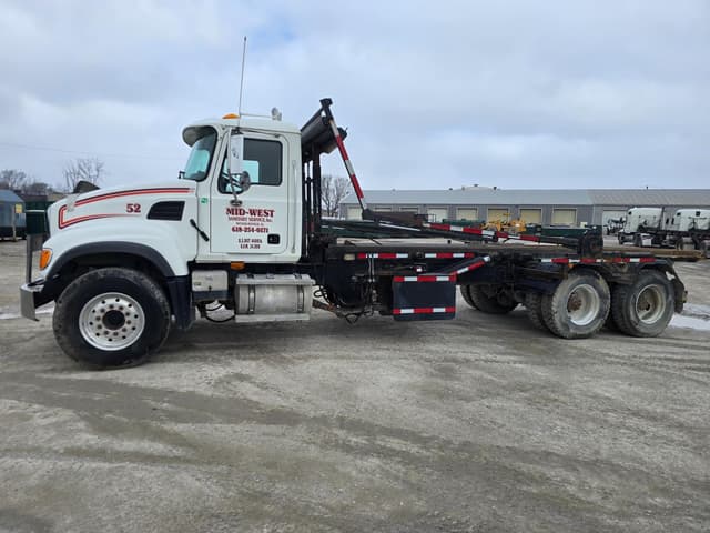 Image of Mack CV713 equipment image 4