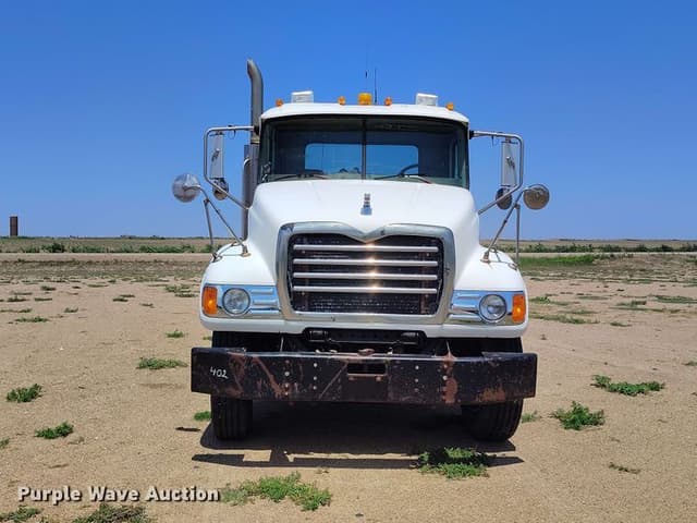 Image of Mack Granite CV713 equipment image 1