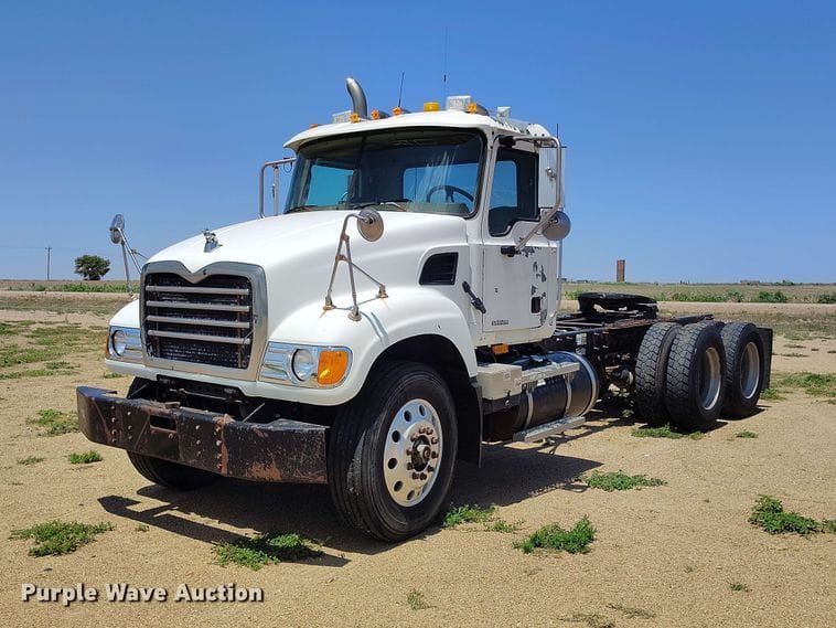 2006 Mack Granite CV713 Equipment Image0