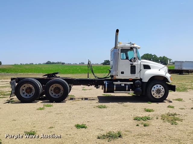 Image of Mack Granite CV713 equipment image 3
