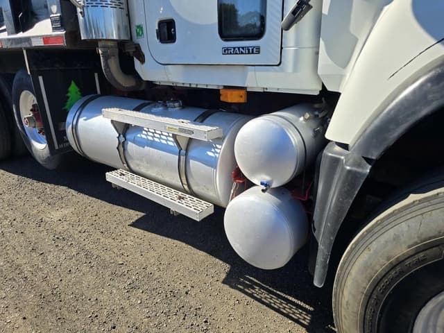 Image of Mack Granite CV713 equipment image 4