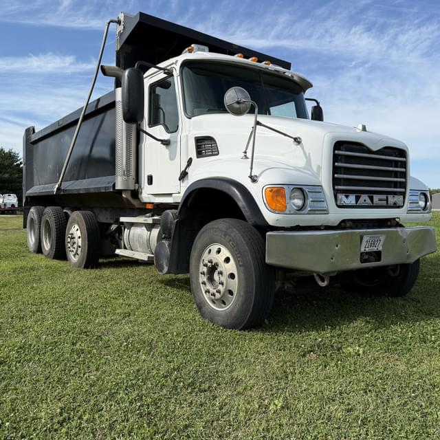 Image of Mack Granite CV713 equipment image 1