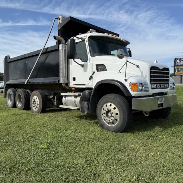 Image of Mack Granite CV713 equipment image 4