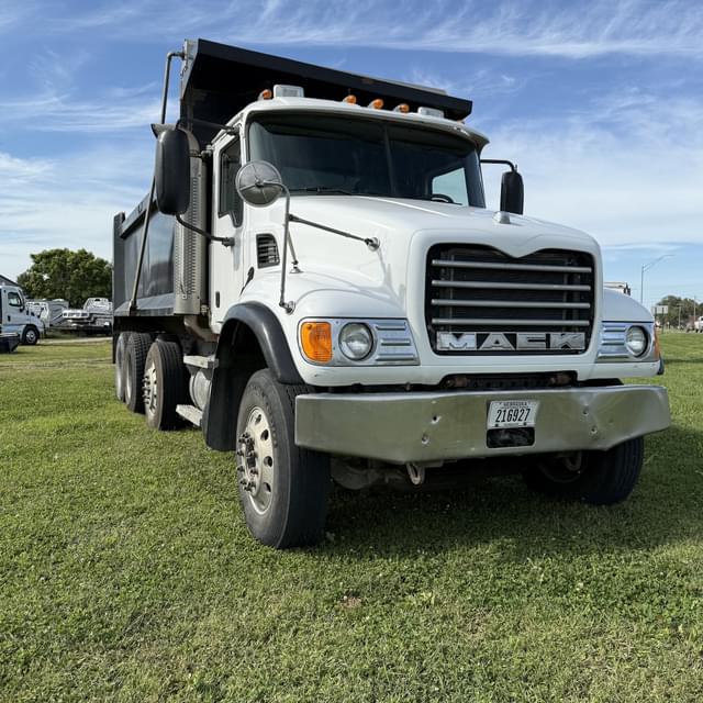 Image of Mack Granite CV713 equipment image 3