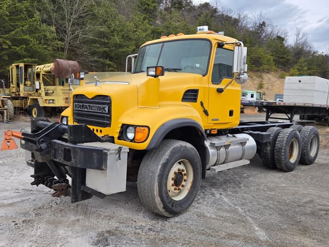 Image of Mack CV713 equipment image 1