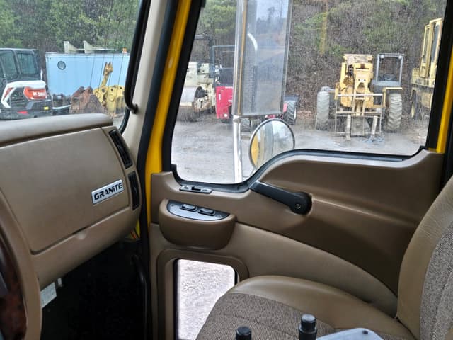 Image of Mack CV713 equipment image 4