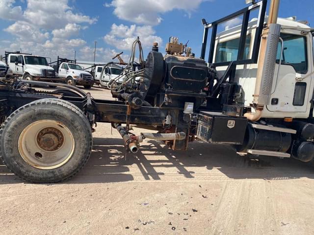Image of Mack CV713 equipment image 3