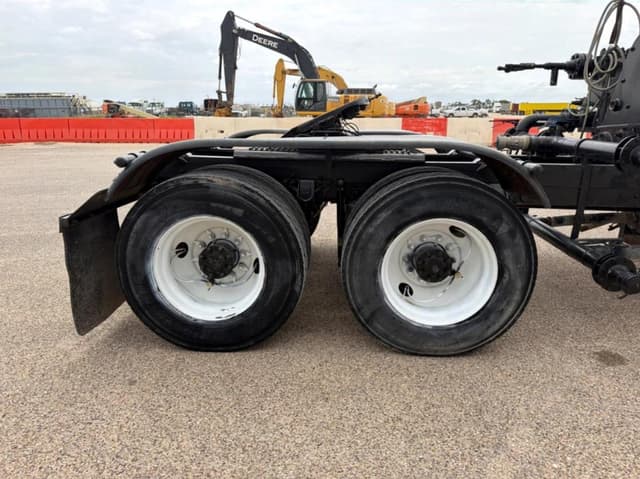 Image of Mack CV713 equipment image 3