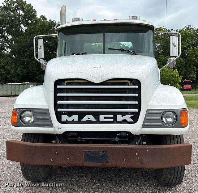 Image of Mack CV713 equipment image 1