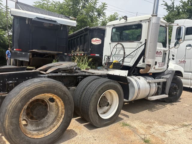 Image of Mack CX613 equipment image 2