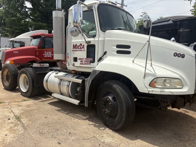 Image of Mack CX613 equipment image 1