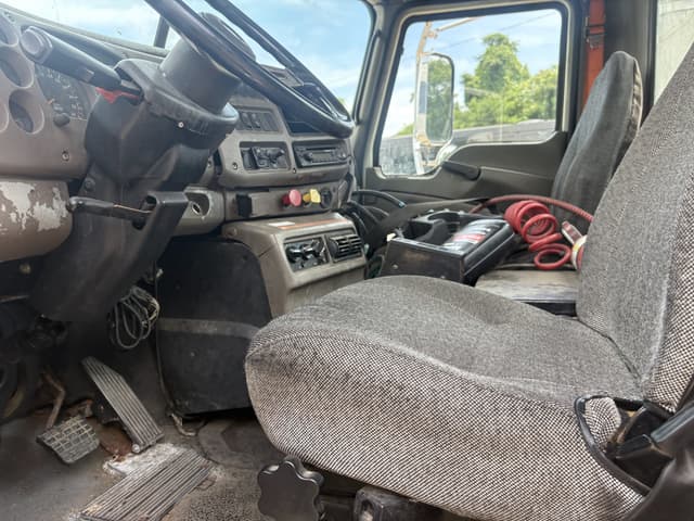Image of Mack CX613 equipment image 4