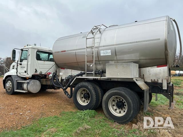 Image of Mack CXN613 equipment image 2