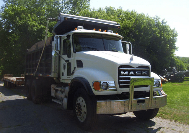 Image of Mack Granite equipment image 4