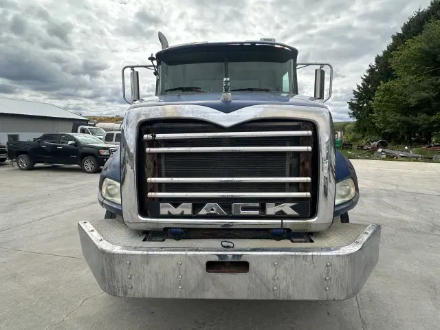 Image of Mack CT713 equipment image 4