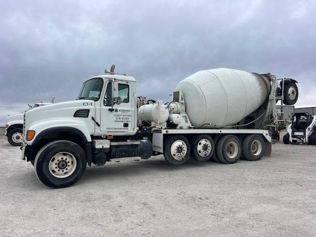 Image of Mack Granite CV713 equipment image 1