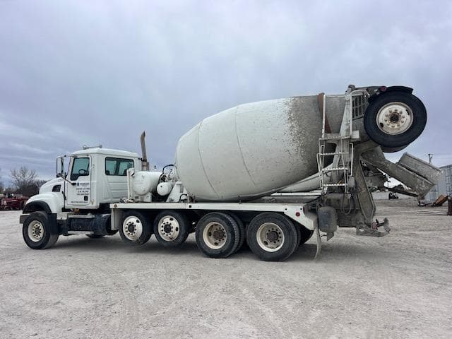 Image of Mack Granite CV713 equipment image 3