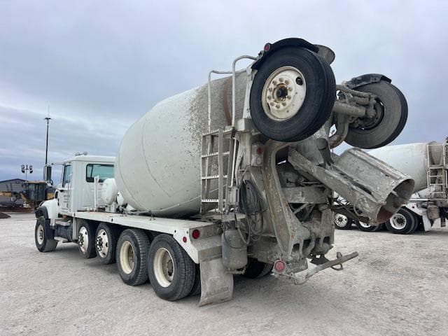 Image of Mack Granite CV713 equipment image 4