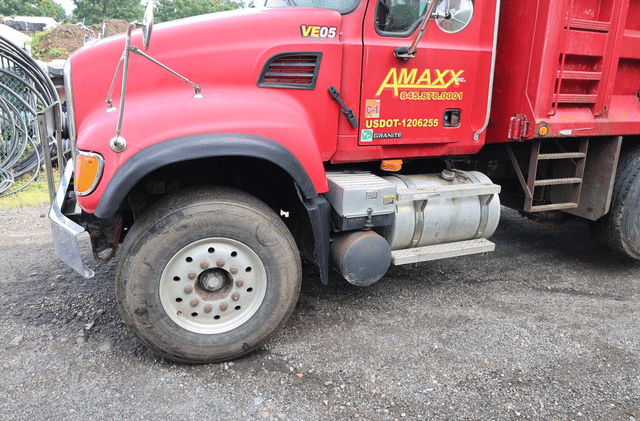 Image of Mack Granite CV713 equipment image 2