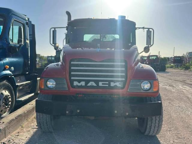 Image of Mack Granite CV713 equipment image 1