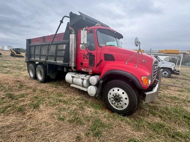 Image of Mack Granite CV713 equipment image 3