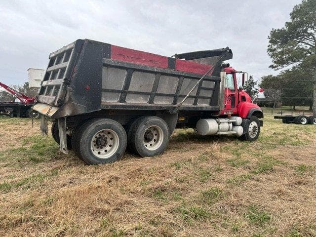 Image of Mack Granite CV713 equipment image 1