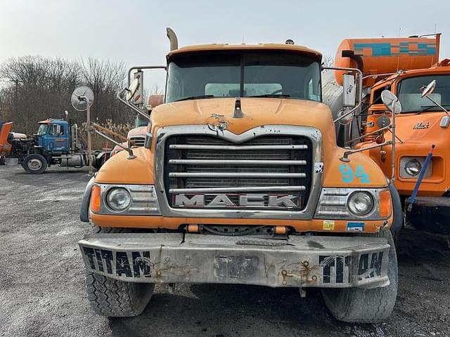 Image of Mack Granite CV713 equipment image 2