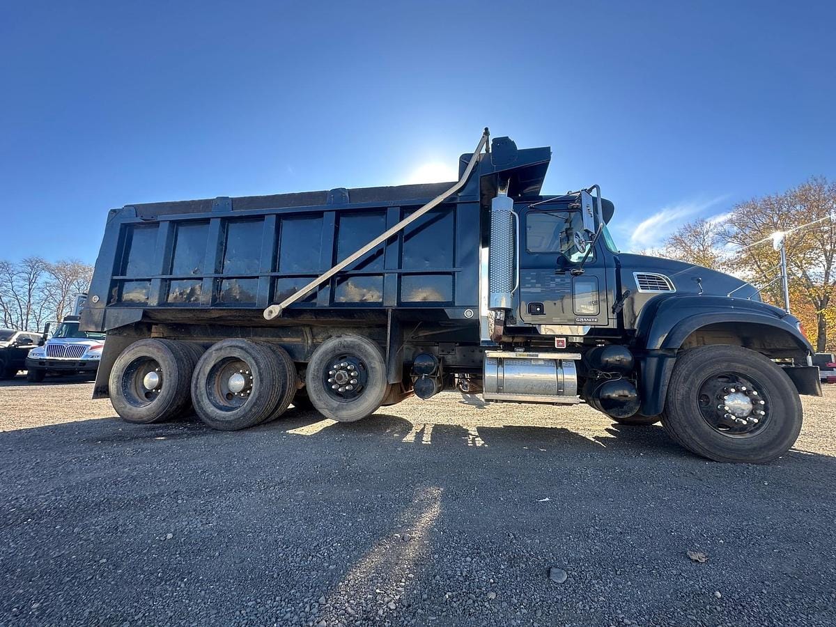 2006 Mack Granite CV713 Equipment Image0