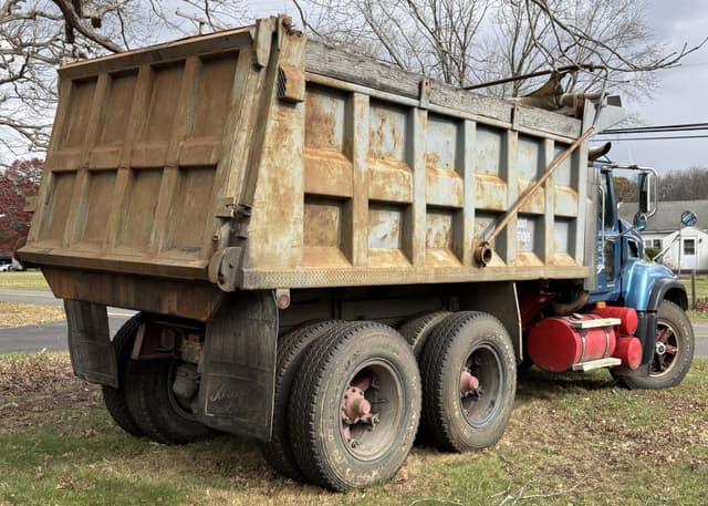 Image of Mack Granite CV713 equipment image 4