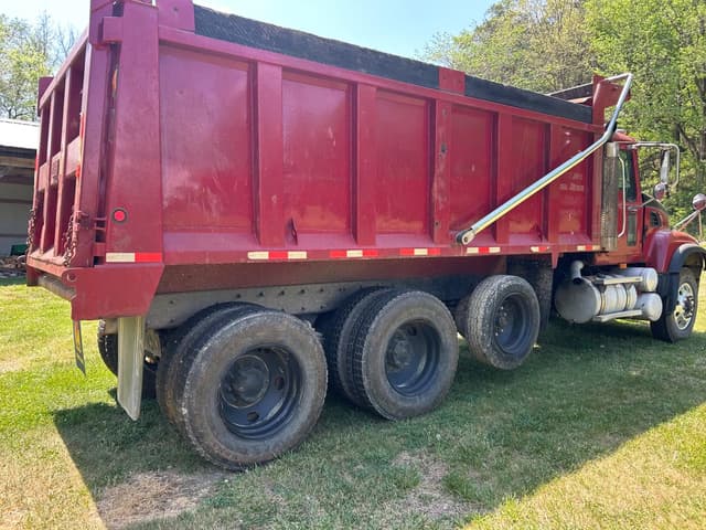 Image of Mack Granite equipment image 4