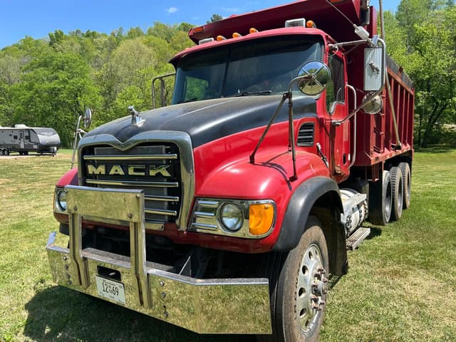 Image of Mack Granite equipment image 2